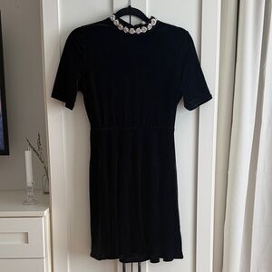 Elegant Black Backless Velvet Dress with Embellished Collar